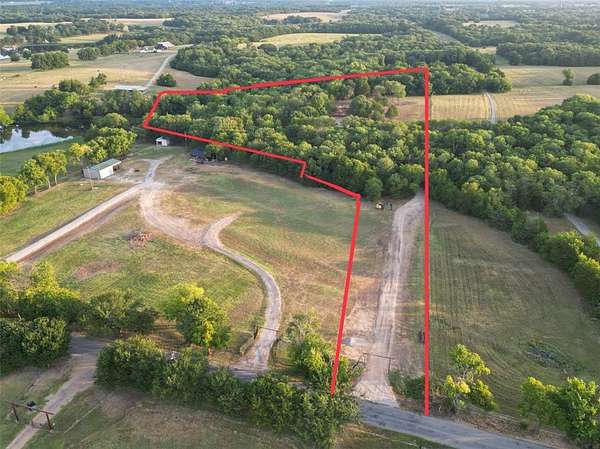 10 Acres of Land for Sale in Whitewright, Texas