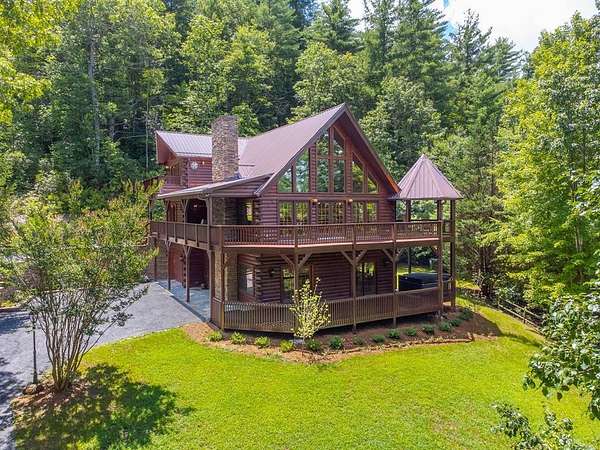 3.28 Acres of Residential Land with Home for Sale in Highlands, North Carolina