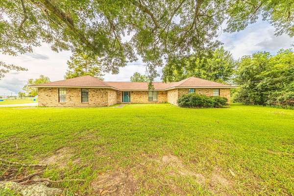 3.2 Acres of Residential Land with Home for Sale in Raceland, Louisiana