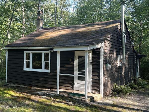 0.9 Acres of Residential Land with Home for Sale in Dingmans Ferry, Pennsylvania