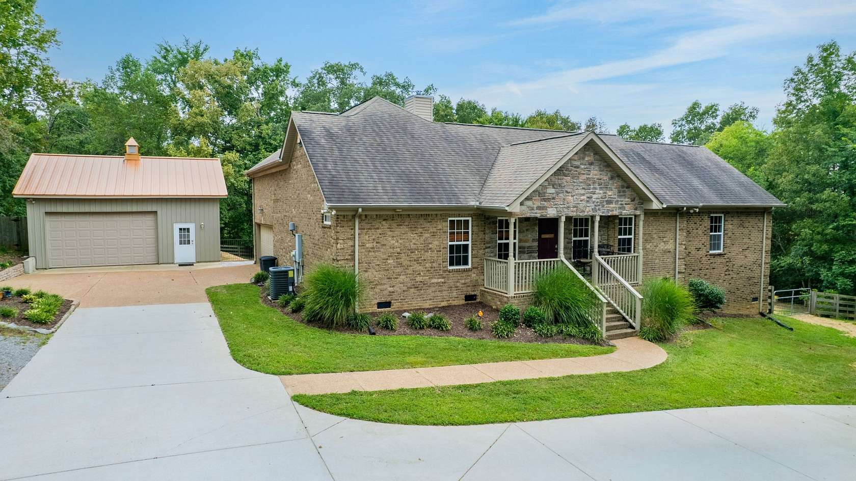 12.3 Acres of Land with Home for Sale in Lebanon, Tennessee