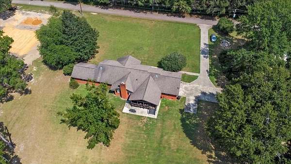 2.67 Acres of Residential Land with Home for Sale in Picayune, Mississippi