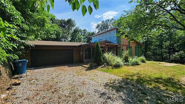 2.86 Acres of Residential Land with Home for Sale in Collinsville, Illinois