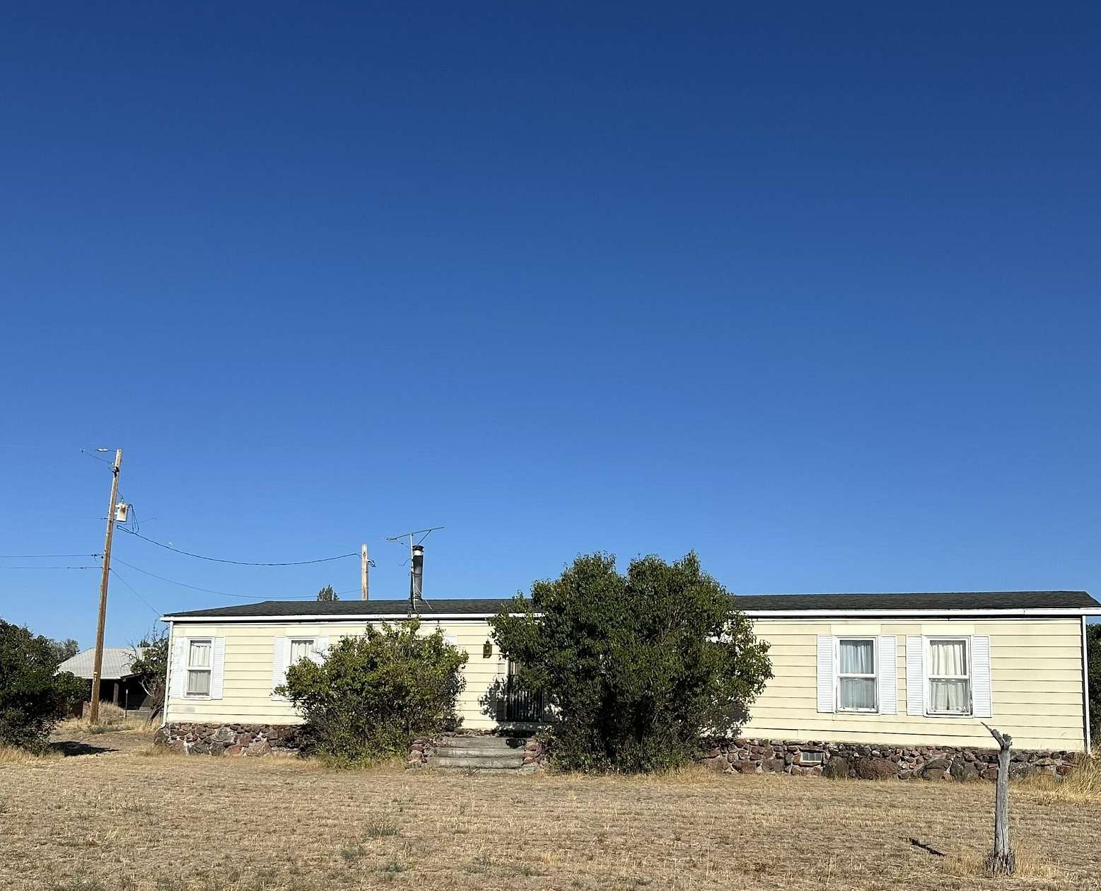 20 Acres of Land with Home for Sale in Madras, Oregon