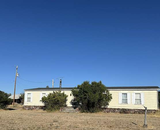 20 Acres of Land with Home for Sale in Madras, Oregon