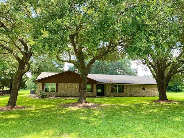 6.13 Acres of Residential Land with Home for Sale in Lufkin, Texas