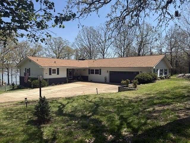 1.68 Acres of Residential Land with Home for Sale in Horseshoe Bend, Arkansas