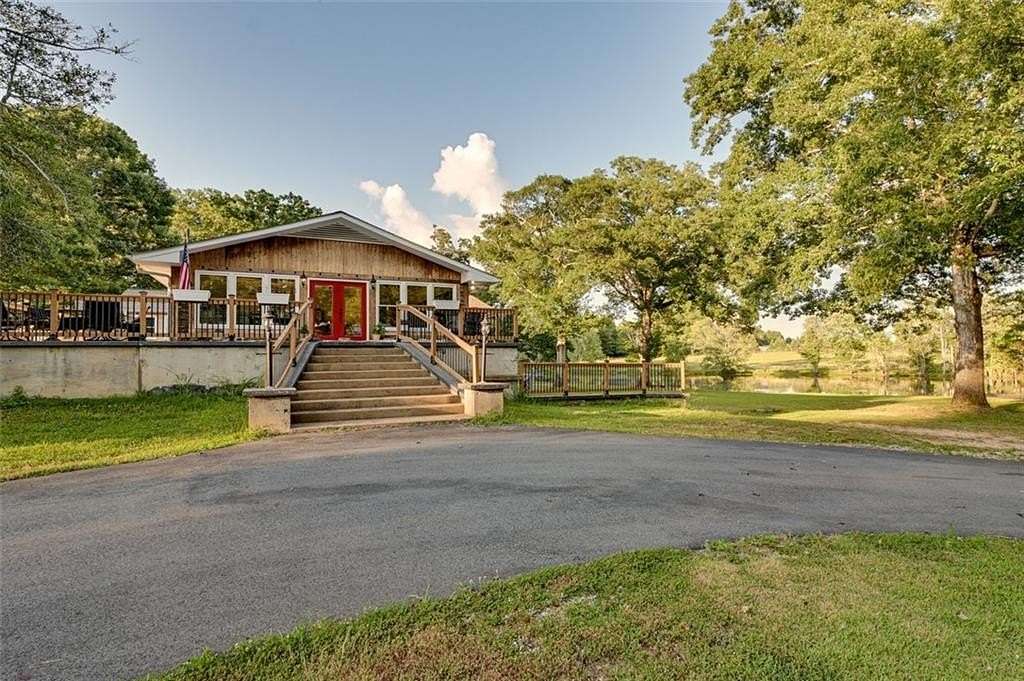 25.5 Acres of Land with Home for Sale in Covington, Georgia