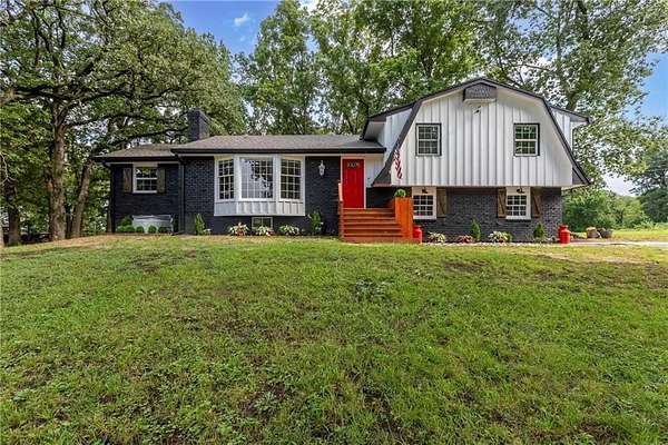 3.25 Acres of Residential Land with Home for Sale in Kansas City, Missouri