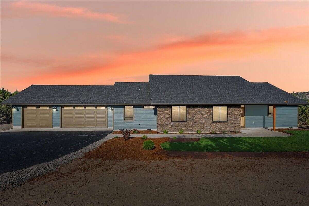 2.26 Acres of Residential Land with Home for Sale in Prineville, Oregon