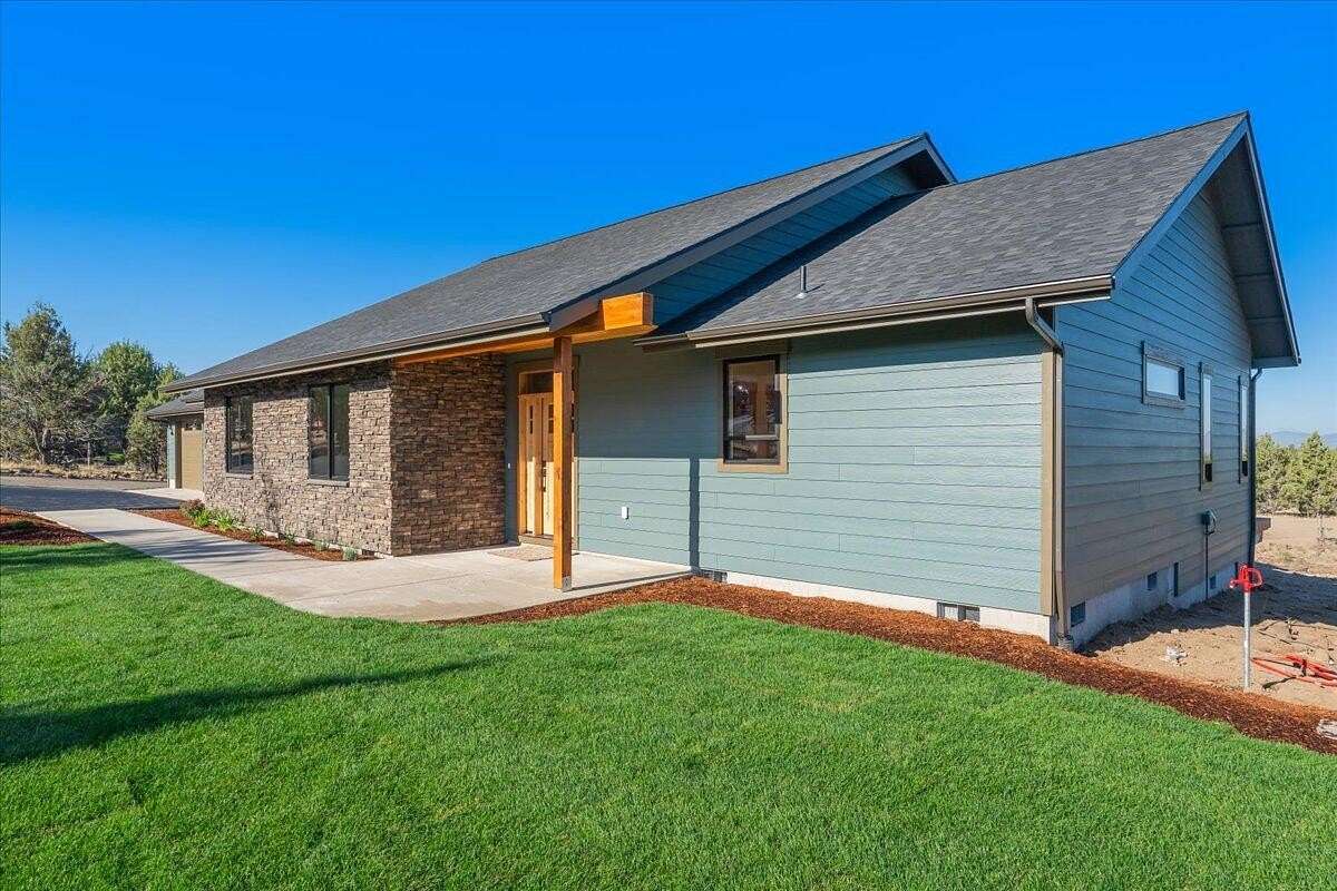 2.26 Acres of Land with Home for Sale in Prineville, Oregon