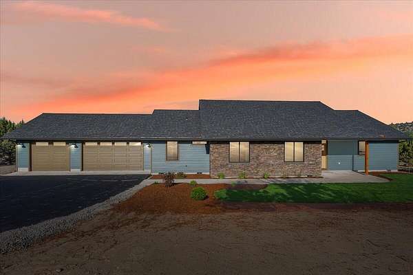 2.26 Acres of Residential Land with Home for Sale in Prineville, Oregon