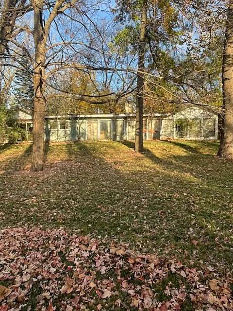1.48 Acres of Land with Home for Sale in Lincolnshire, Illinois