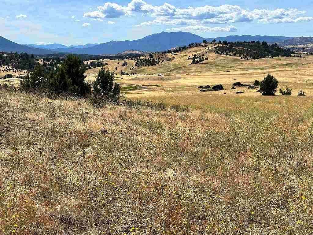 2.7 Acres of Residential Land for Sale in Hornbrook, California
