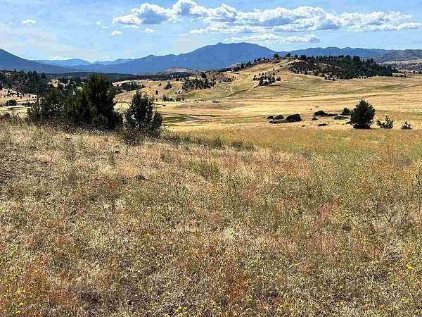 2.7 Acres of Residential Land for Sale in Hornbrook, California
