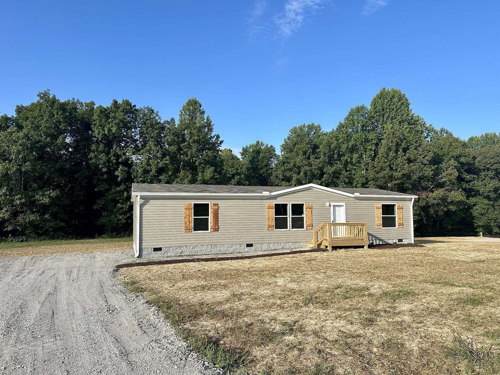 2.3 Acres of Residential Land with Home for Sale in Westmoreland, Tennessee