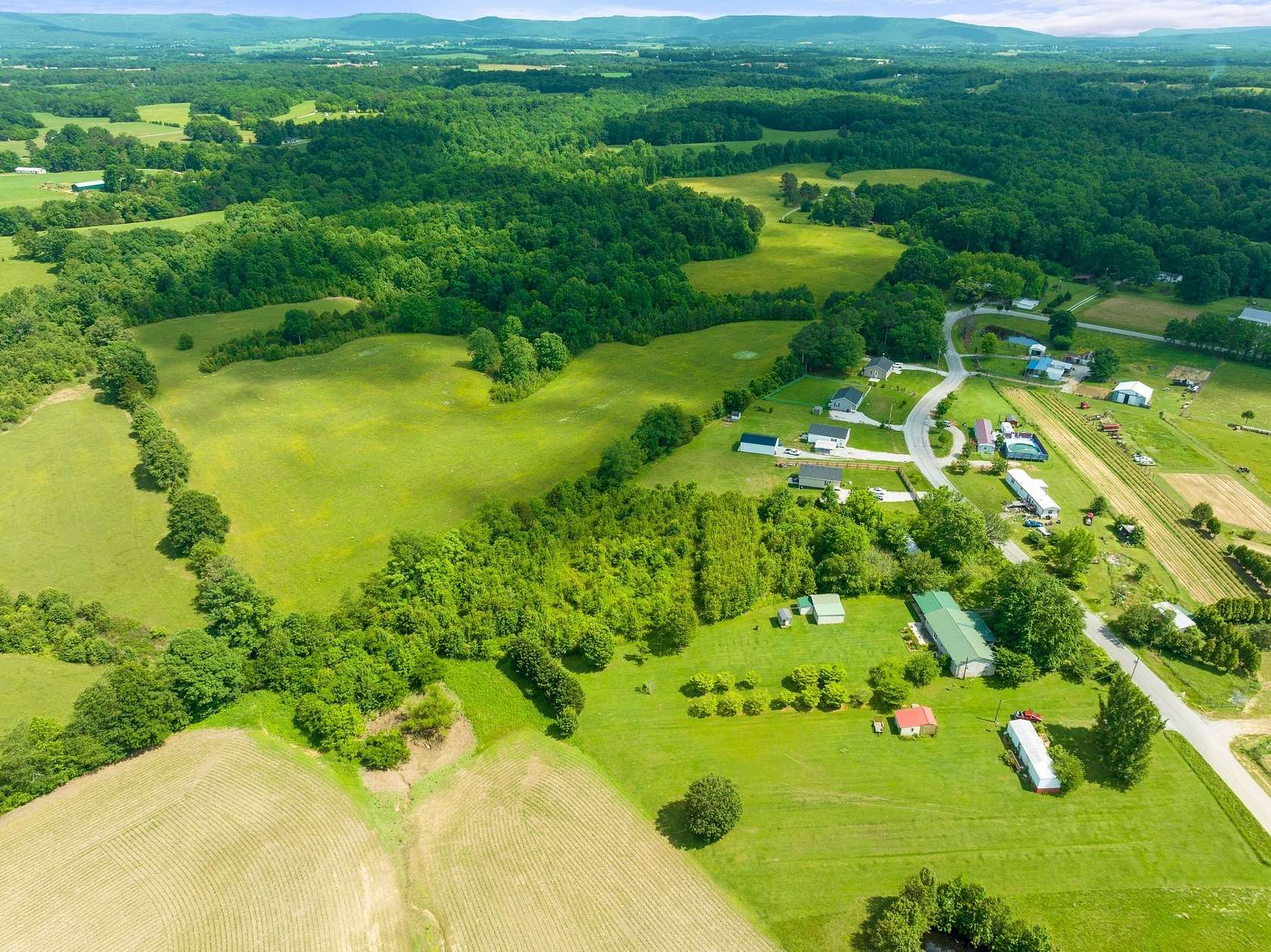 19 Acres of Land for Sale in Belvidere, Tennessee