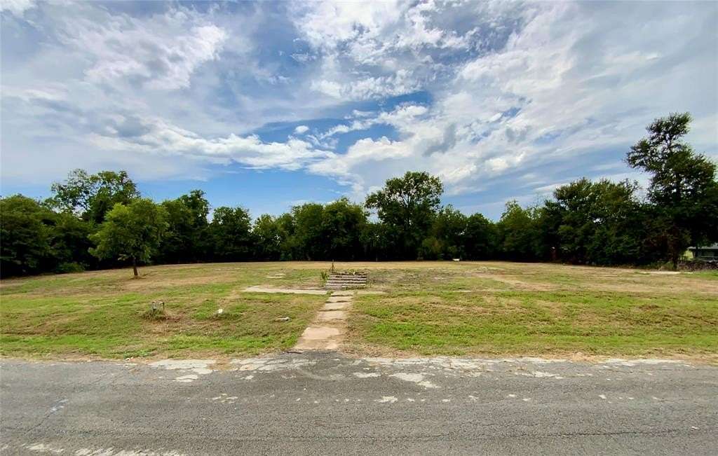 0.8 Acres of Residential Land for Sale in Groesbeck, Texas