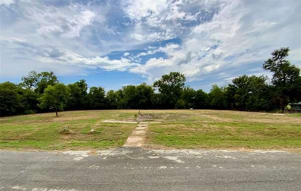 0.8 Acres of Residential Land for Sale in Groesbeck, Texas
