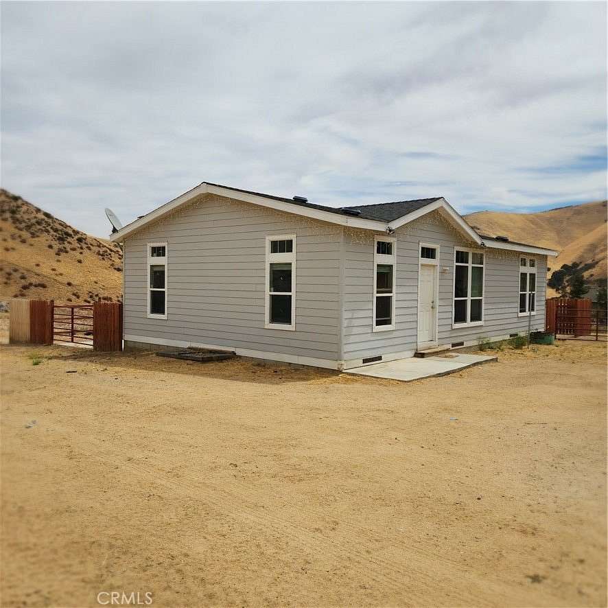 5.25 Acres of Land with Home for Sale in Lebec, California