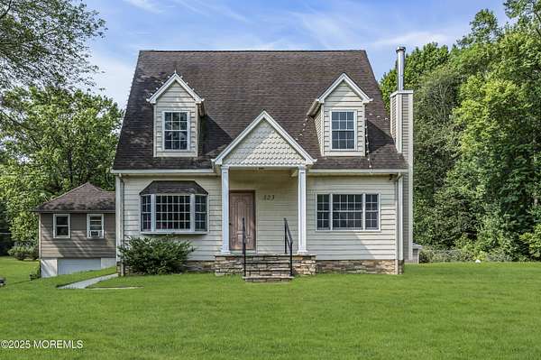 3.33 Acres of Residential Land with Home for Sale in Manalapan, New Jersey