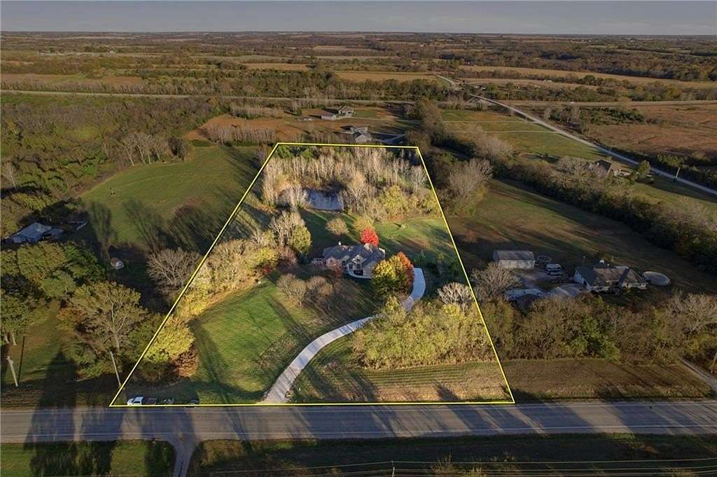 7.74 Acres of Residential Land with Home for Sale in Spring Hill, Kansas