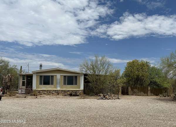 1.5 Acres of Residential Land with Home for Sale in Tucson, Arizona