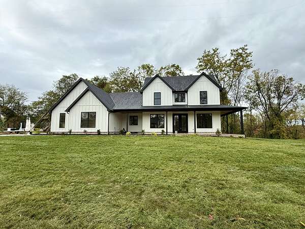 1.74 Acres of Residential Land with Home for Sale in Richmond, Kentucky