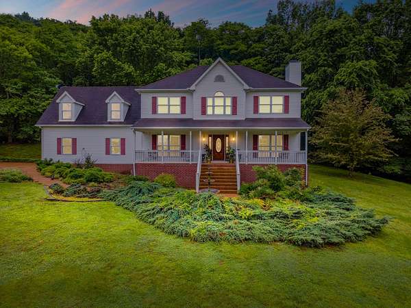 17 Acres of Land with Home for Sale in College Grove, Tennessee