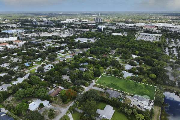 0.97 Acres of Residential Land for Sale in Palm Beach Gardens, Florida