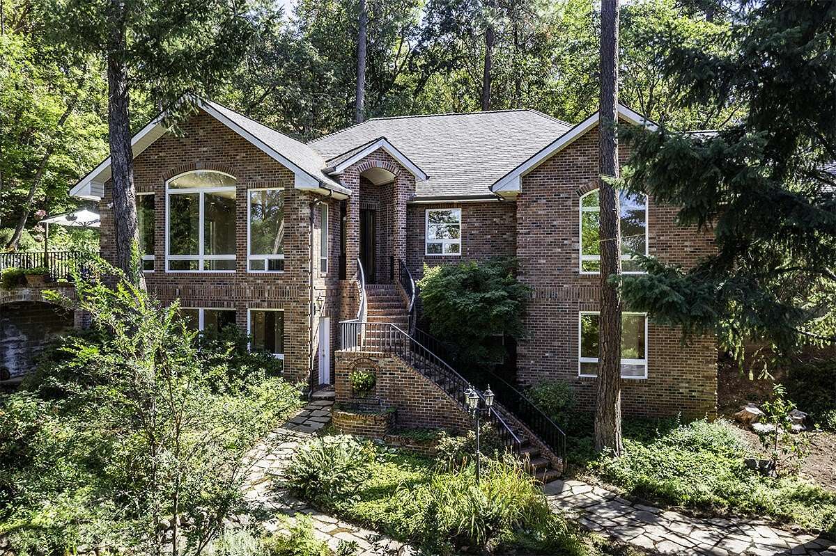 2 Acres of Residential Land with Home for Sale in Jacksonville, Oregon