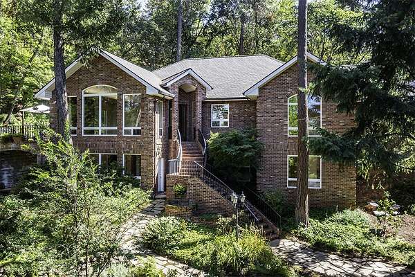 2 Acres of Land with Home for Sale in Jacksonville, Oregon