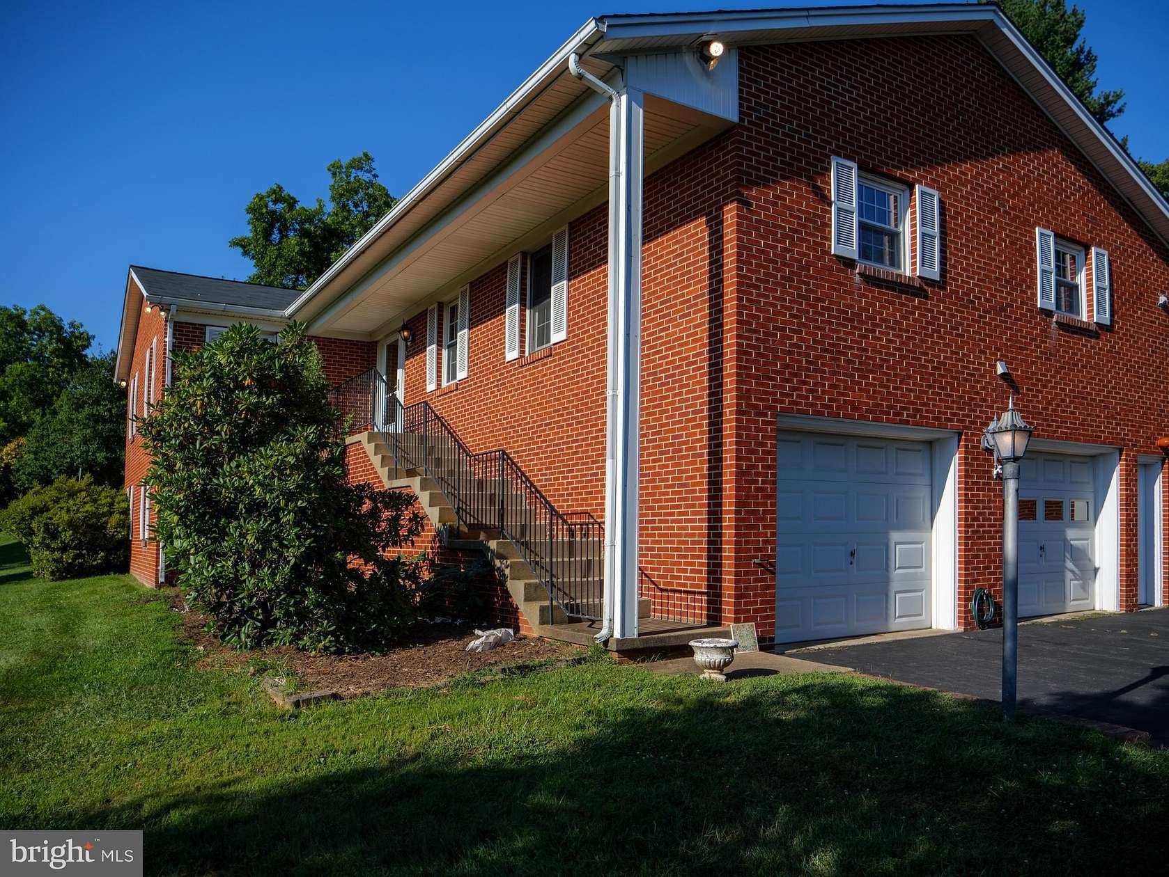 4.17 Acres of Residential Land with Home for Sale in Paeonian Springs, Virginia