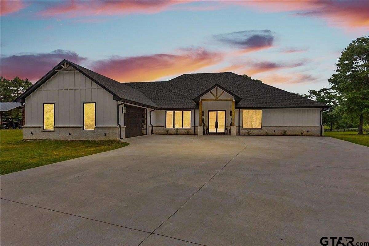 4 Acres of Residential Land with Home for Sale in Tyler, Texas