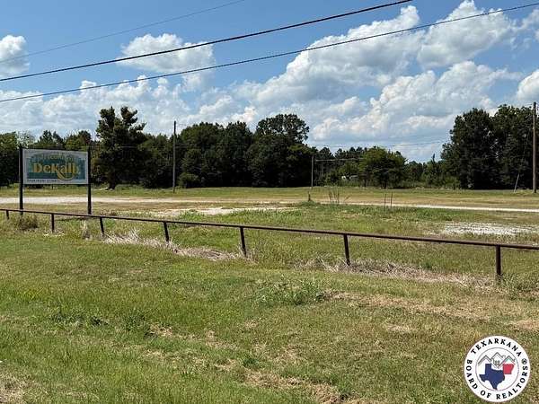 5 Acres of Commercial Land for Sale in De Kalb, Texas