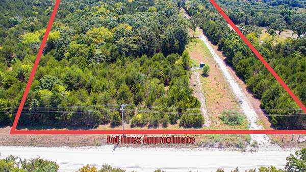10 Acres of Land for Sale in Lebanon, Missouri