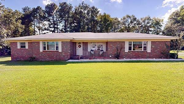 2 Acres of Residential Land with Home for Sale in Dothan, Alabama