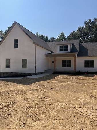 5 Acres of Residential Land with Home for Sale in Greenbrier, Tennessee