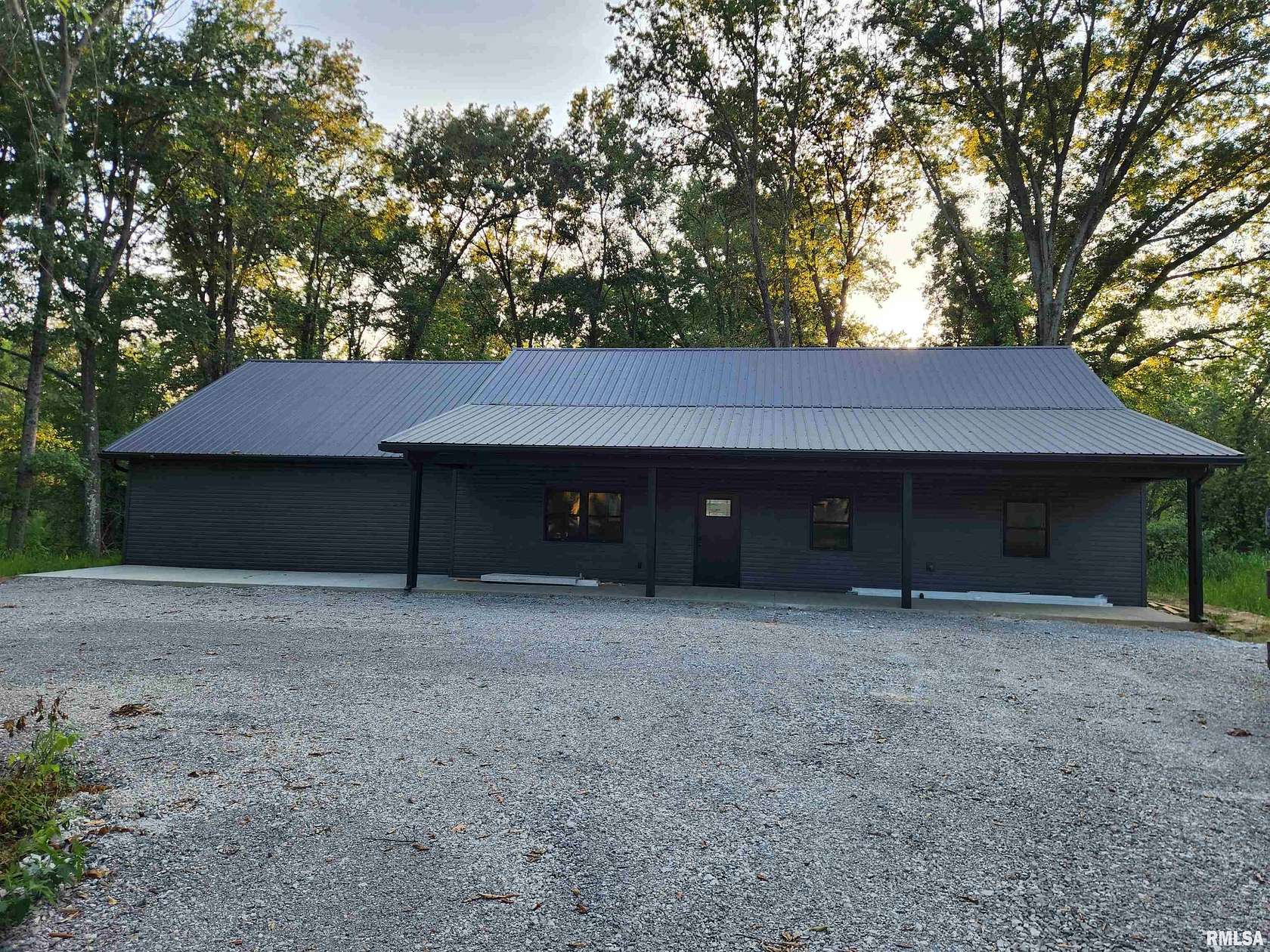 2.86 Acres of Residential Land with Home for Sale in Mount Vernon, Illinois