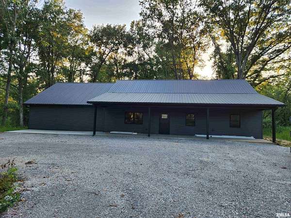 2.86 Acres of Residential Land with Home for Sale in Mount Vernon, Illinois