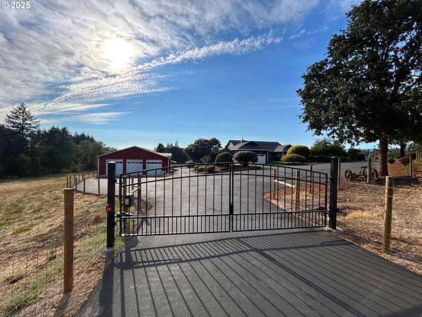 9.3 Acres of Residential Land with Home for Sale in Newberg, Oregon