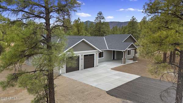 2.5 Acres of Residential Land with Home for Sale in Flagstaff, Arizona