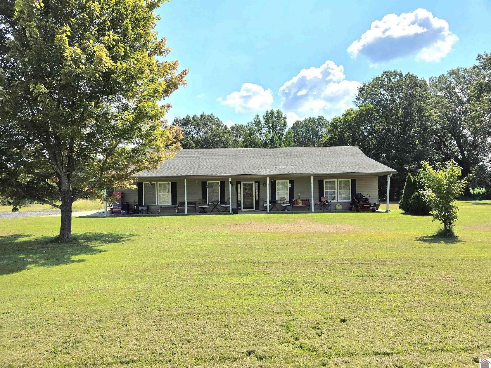 4.25 Acres of Residential Land with Home for Sale in Murray, Kentucky