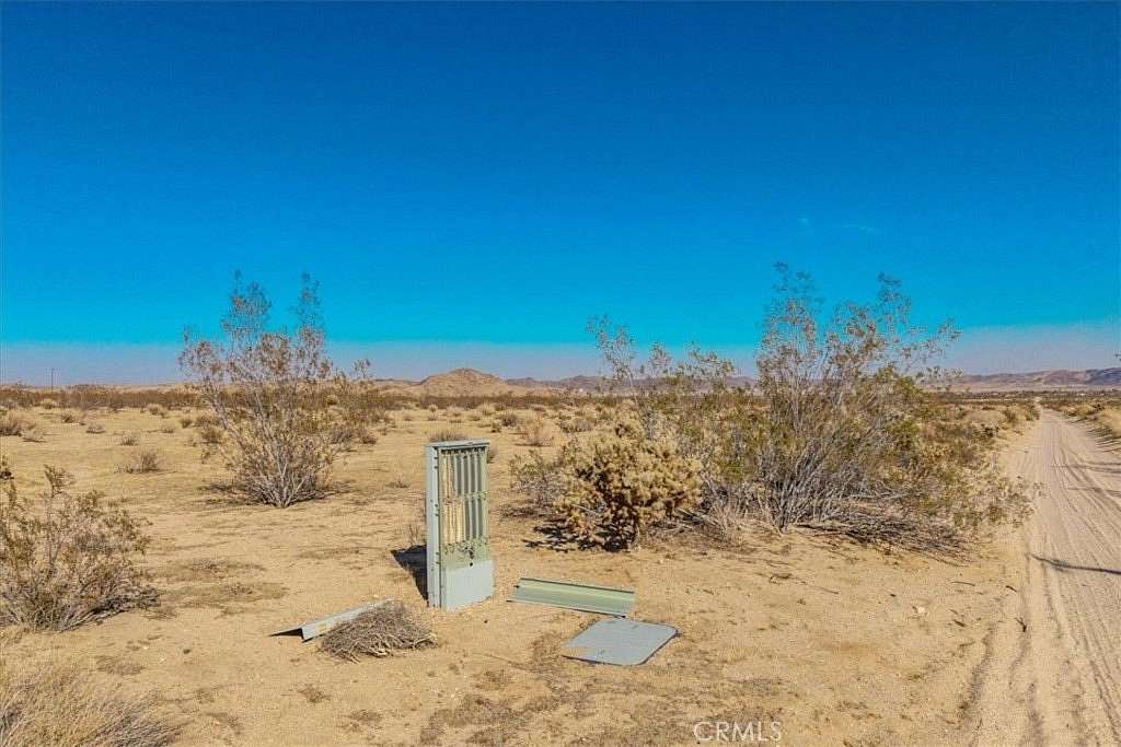 5 Acres of Residential Land for Sale in Joshua Tree, California