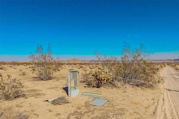 5 Acres of Residential Land for Sale in Joshua Tree, California