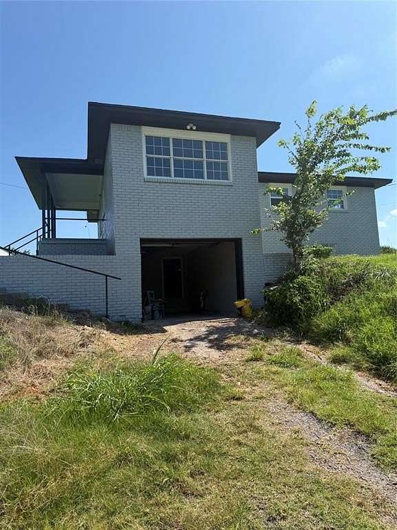 7 Acres of Residential Land with Home for Sale in Lindsay, Oklahoma