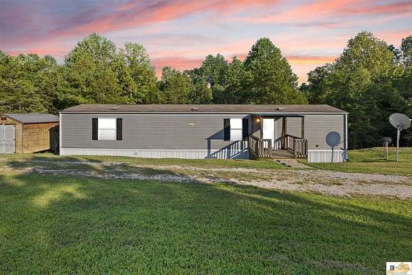 6 Acres of Residential Land with Home for Sale in Edmonton, Kentucky