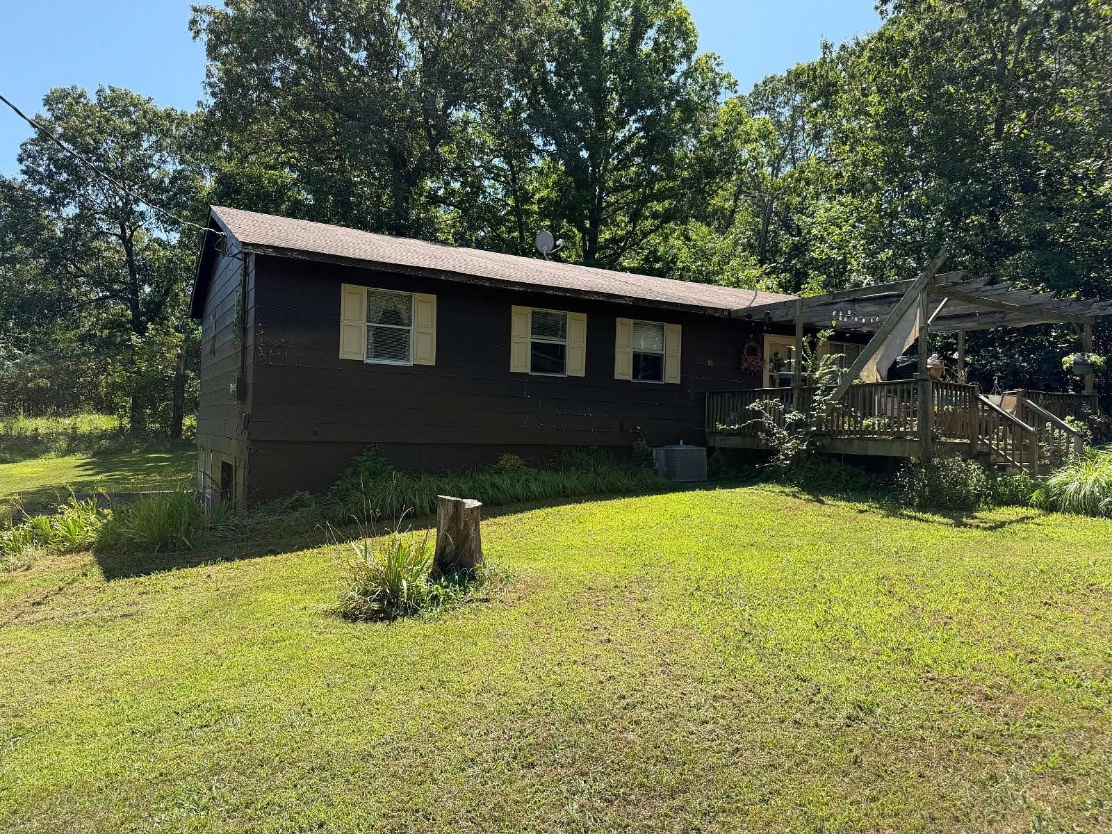 16 Acres of Land with Home for Sale in Cave City, Arkansas