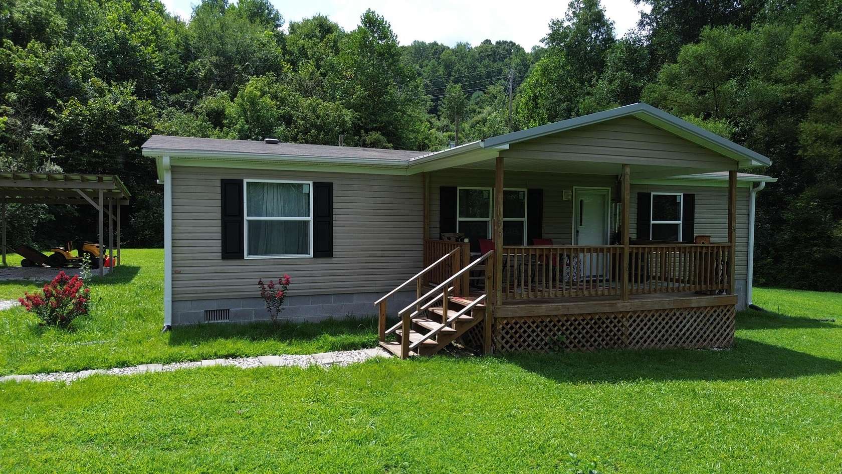 4 Acres of Residential Land with Home for Sale in Barbourville, Kentucky