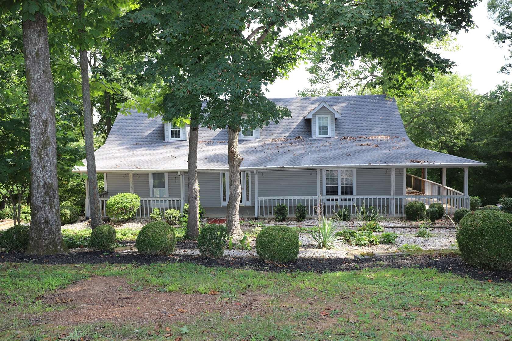 2.5 Acres of Residential Land with Home for Sale in Somerset, Kentucky